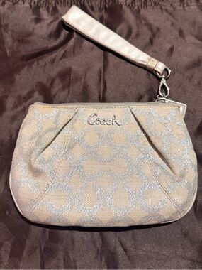 Coach Signature C Jacquard Wristlet in metallic Silver and Beige w/hangtag  VGUC